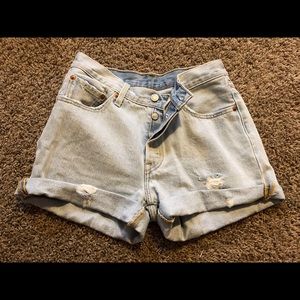 Levi’s shorts size 27